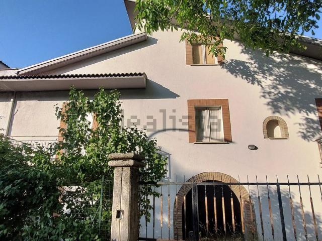 Casa in vendita a Isola Del Gran Sasso, Abruzzo