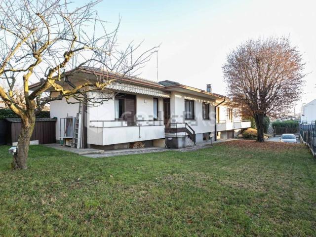 Casa in vendita a Cantù, Lombardia
