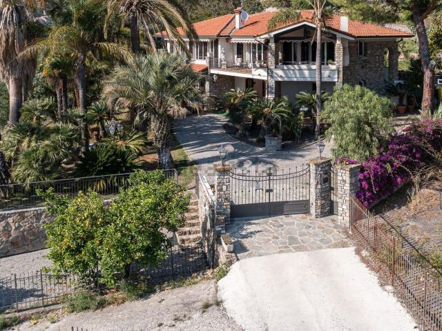 Casa in vendita a Bordighera, Liguria