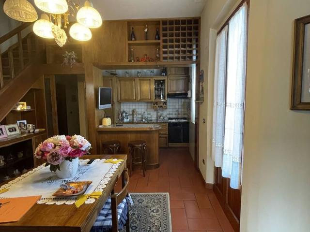 Casa in vendita a La Vergine, Carmignano