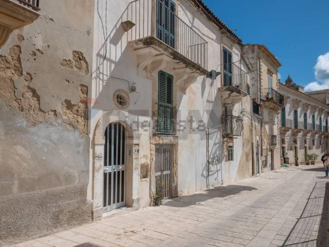 Casa in vendita a Ragusa Ibla, Ragusa