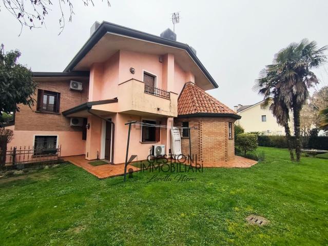 Casa in vendita a Roncade, Veneto