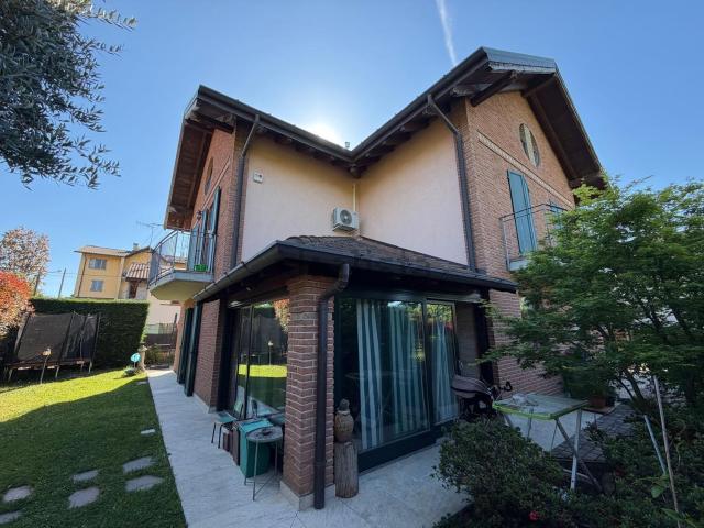 Casa in vendita a Gurone, Malnate
