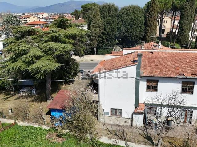 Casa in vendita a Campi Bisenzio, Toscana