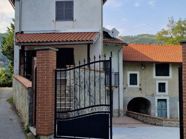 Casa in vendita a Murialdo, Liguria