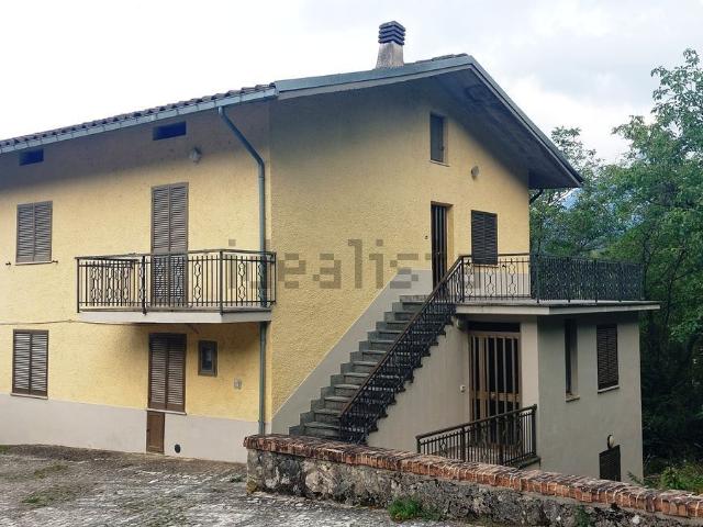 Casa in vendita a Isola Del Gran Sasso, Abruzzo