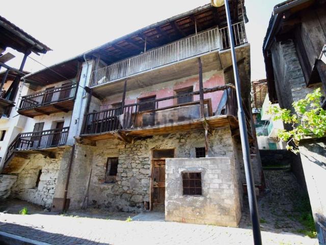 Casa in vendita a Challand-Saint-Victor Capoluogo - Ville, Challand Saint Victor