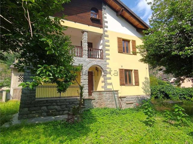 Casa in vendita a Arnad, Aosta