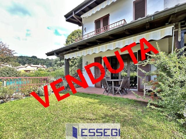 Casa in vendita a Capiago, Capiago Intimiano