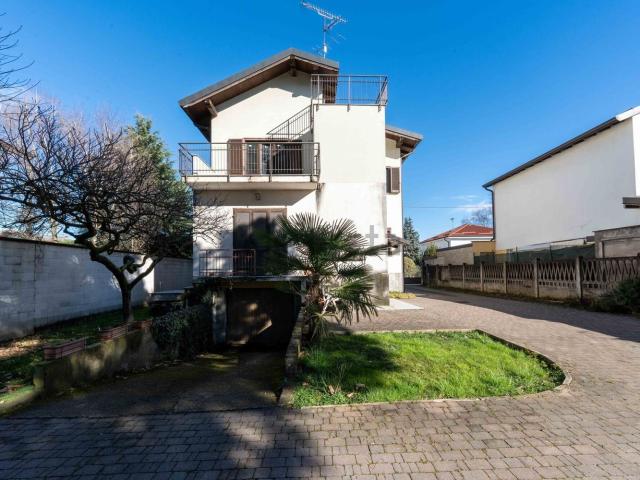 Casa in vendita a Santuario, Saronno