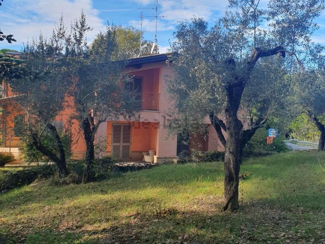 Casa in vendita a Montebello, Cenerente