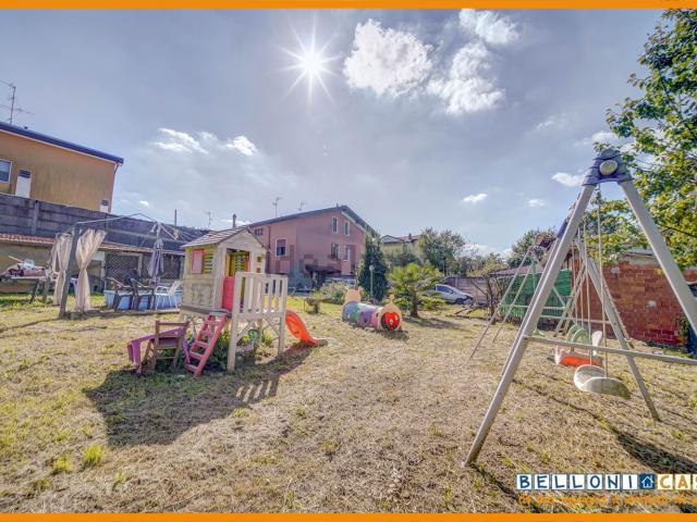 Casa in vendita a Carnago, Lombardia