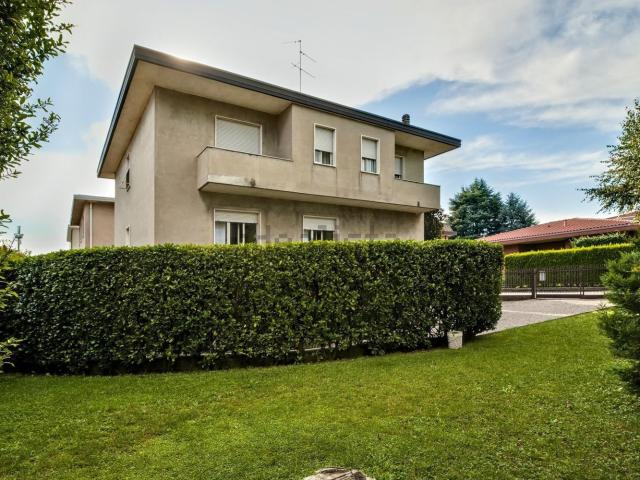 Casa in vendita a Meda, Monza e della Brianza