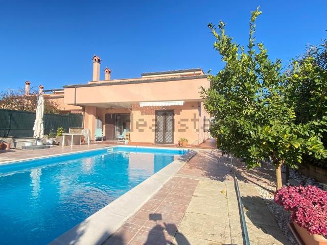 Casa in vendita a Parco Azzurro, Colleverde