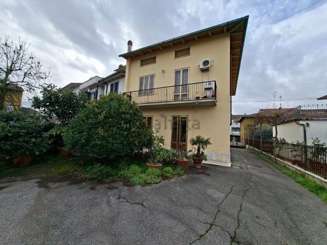 Casa in vendita a Prato, Toscana
