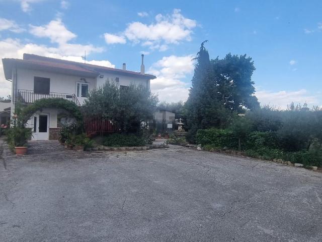 Casa in vendita a Rocca San Felice, Campania