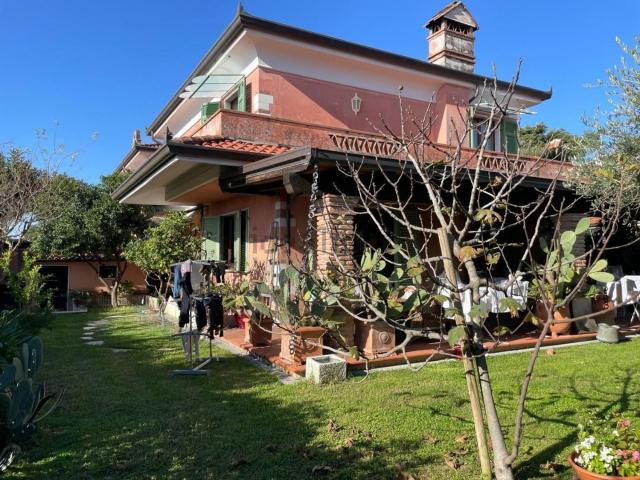 Casa in vendita a Carrara, Toscana