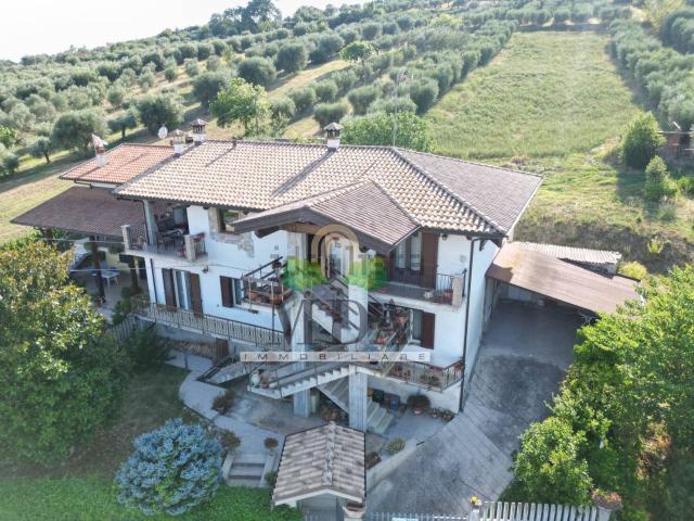 Casa in vendita a Floriano, Campli