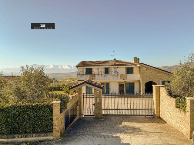 Casa in vendita a Bivio Boceto, Campli
