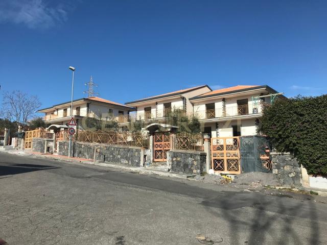 Casa in vendita a Aci Catena, Sicilia