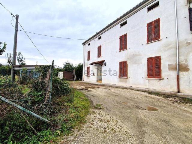 Casa in vendita a Bagnolo San Vito, Lombardia