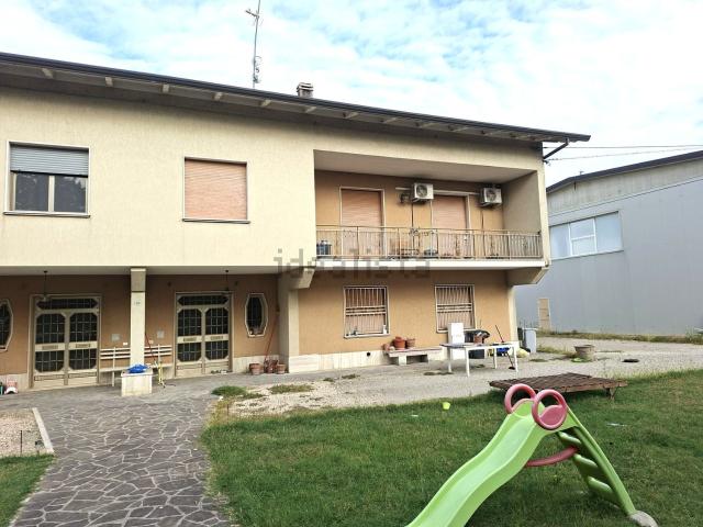 Casa in vendita a Pilastrello, Cento