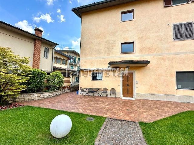 Casa in vendita a Villongo, Lombardia