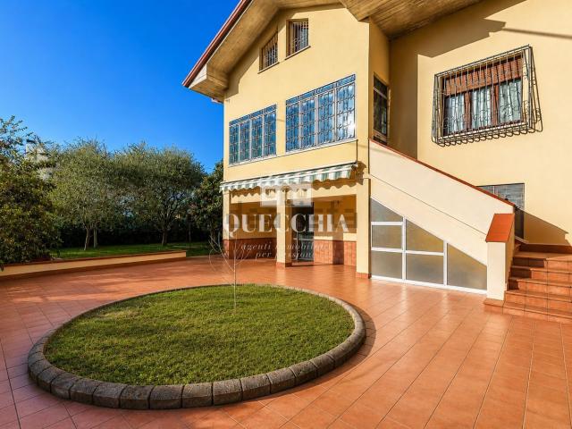 Casa in vendita a Peschiera Del Garda, Veneto