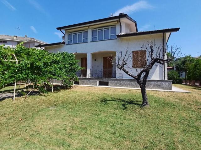 Casa in vendita a Varano De' Melegari, Reggio Emilia