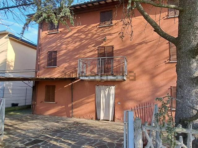 Casa in vendita a Modena, Portile