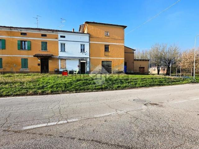 Casa in vendita a Bagnolo San Vito, Lombardia