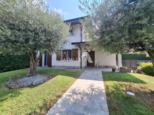 Casa in vendita a Azzano, Castel D'azzano