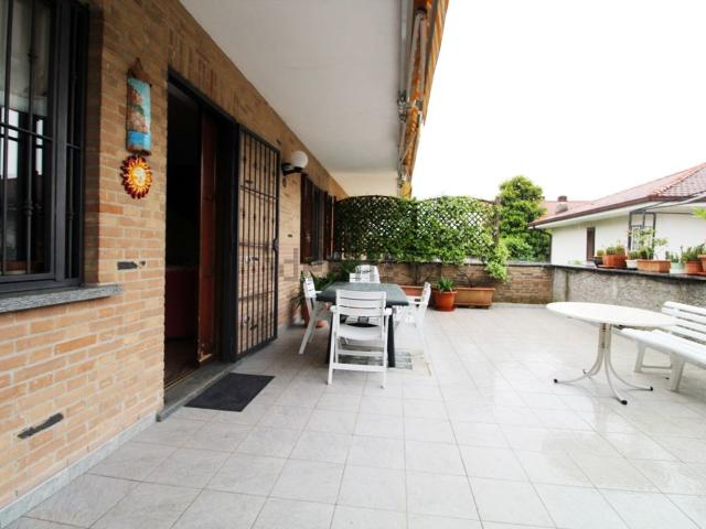 Casa in vendita a Lazzate, Lombardia