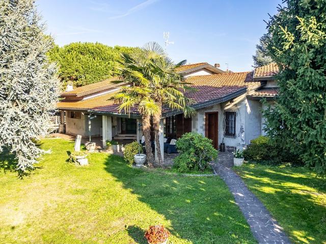 Casa in vendita a Locate Varesino, Lombardia