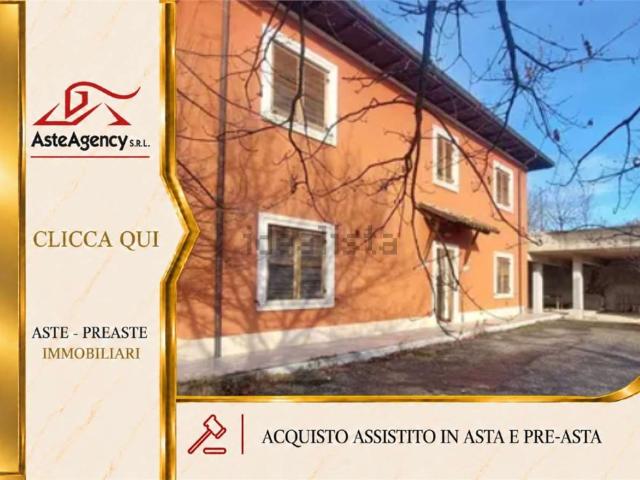Casa in vendita a Preturo, L'Aquila