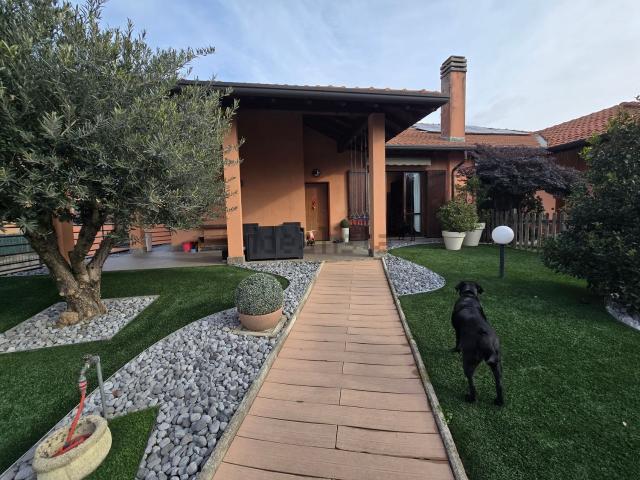 Casa in vendita a Uboldo, Lombardia