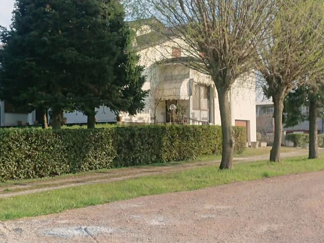 Casa in vendita a Bassa Reggiana, Re