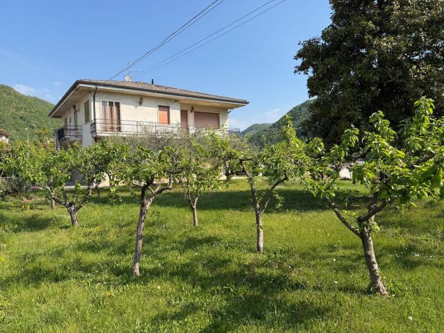 Casa in vendita a Badia Calavena, Veneto