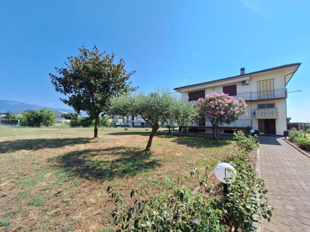 Casa in vendita a Cappuccini, Thiene
