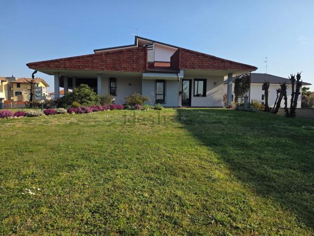Casa in vendita a Uboldo, Lombardia