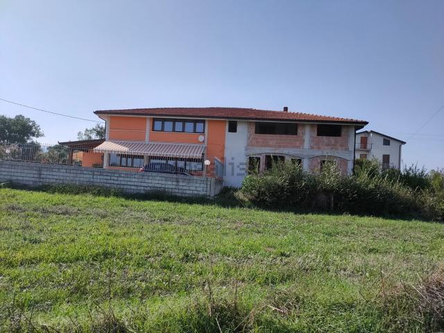 Casa in vendita a Contrada Olivola, Benevento
