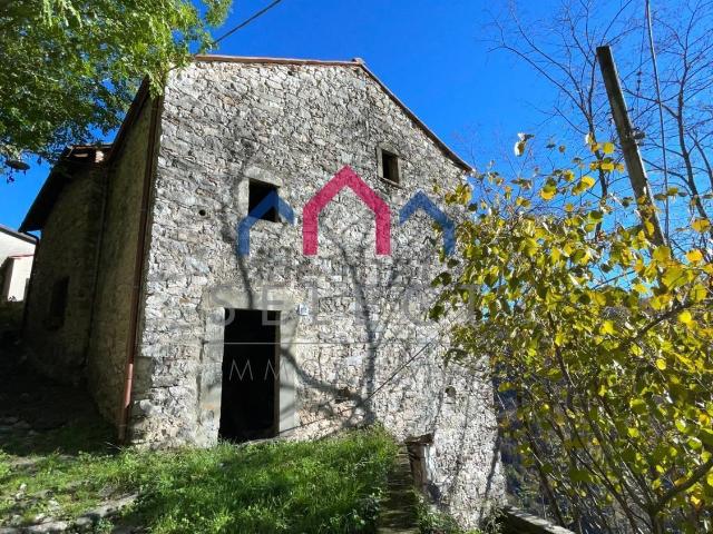 Casa in vendita a Unione dei comuni Media Valle del Serchio, Lucchio