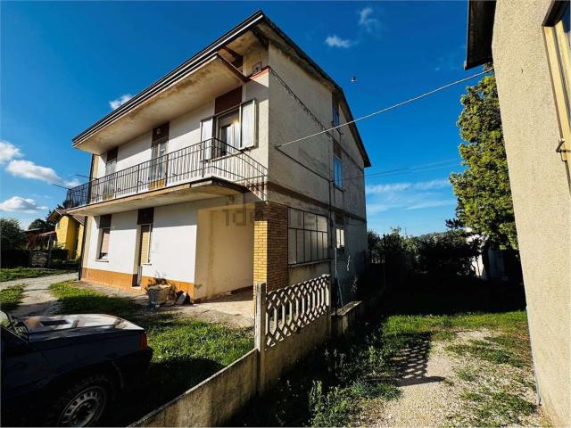 Casa in vendita a Gualdo Tadino, Perugia