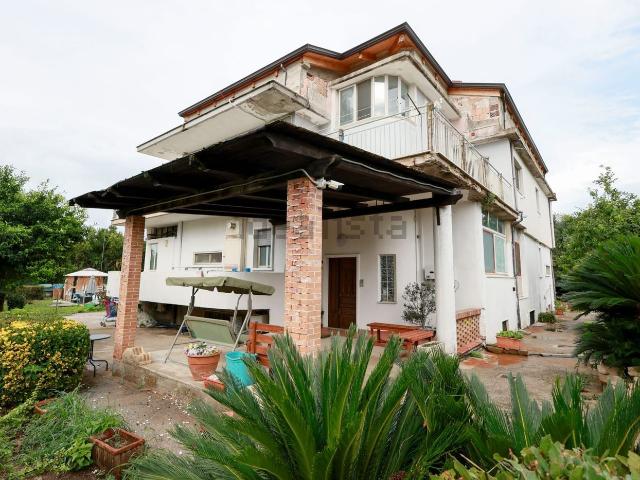 Casa in vendita a Pontecagnano Faiano, Salerno