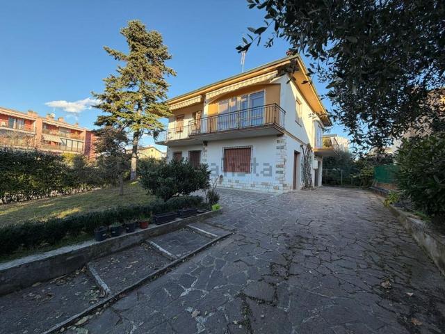 Casa in vendita a Desenzano Del Garda, Lombardia