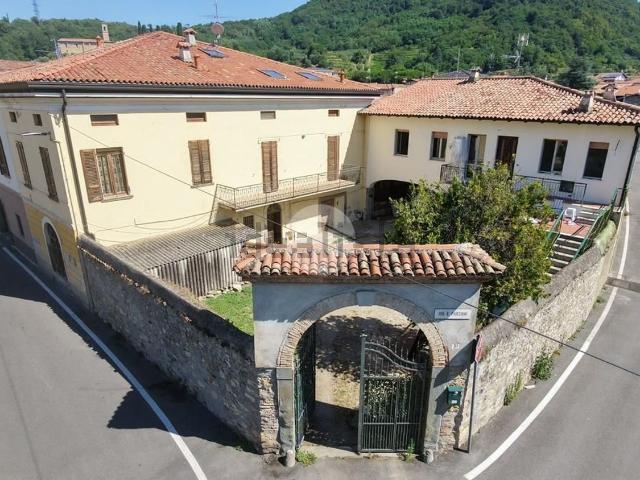 Casa in vendita a Adro, Lombardia