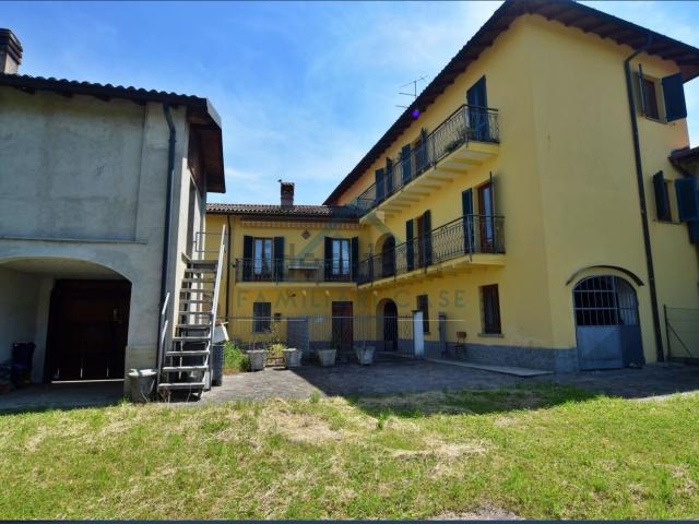 Casa in vendita a Buguggiate, Lombardia