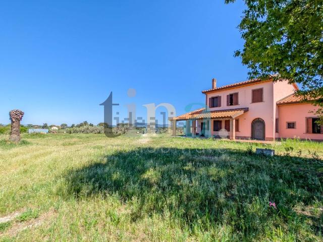 Casa in vendita a Cecina, Toscana