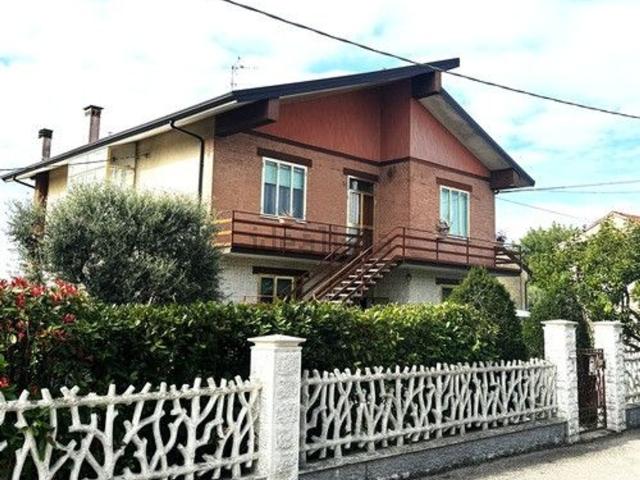 Casa in vendita a Ferrara, Reggio Emilia