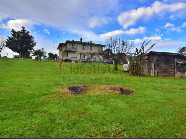 Casa in vendita a Daverio, Lombardia